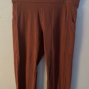 brown burgendyish leggings with pockets